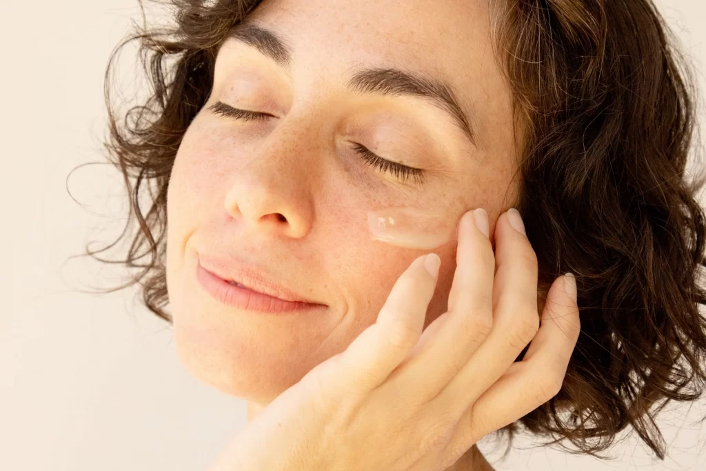 Going Au Naturel: How to Transition to a Natural Skincare Routine with Ease and Get Glowing Skin!