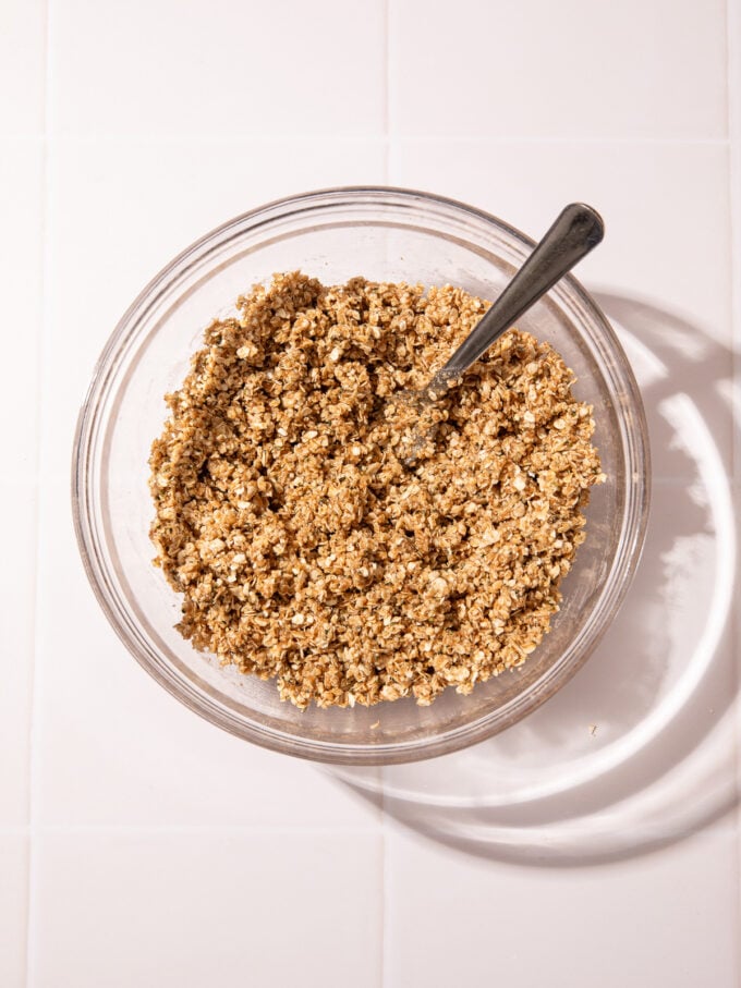 oatmeal crumble in bowl
