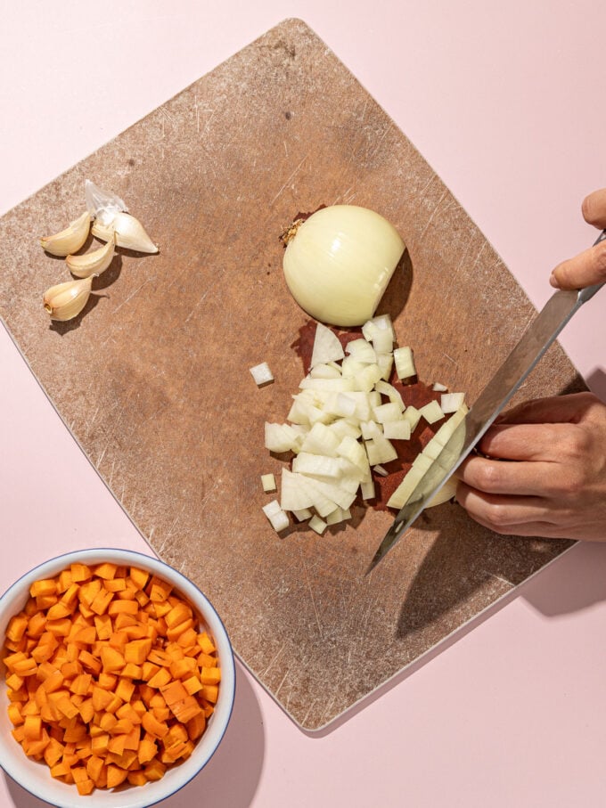 hand chopping onion