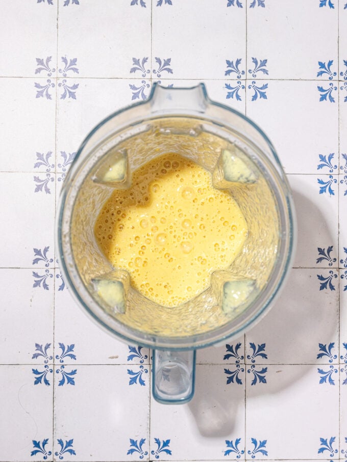 mango smoothie in blender jar