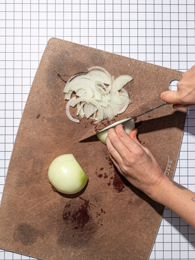 hand slicing onion